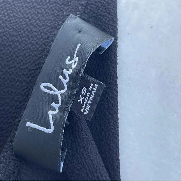 Lulus v-neck peplum black blouse top. Elastic sleeve cuffs, button at bust. - Picture 5 of 5